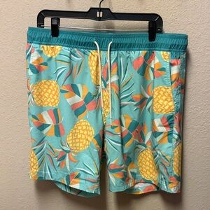 Vibrant Pineapple Print Men's Swim Shorts